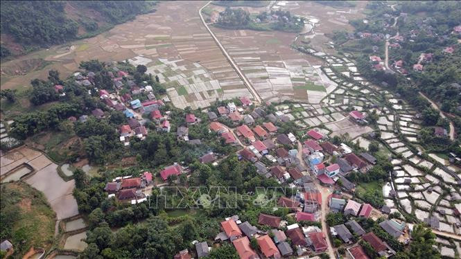 Công trình hồ chứa nước Nong La, xã Chiềng La, huyện Thuận Châu đáp ứng nhu cầu tưới tiêu và nuôi trồng thủy sản cho gần 100 ha hoa màu, ao hồ. Ảnh: Hữu Quyết - TTXVN Sơn La tăng hiệu quả khai thác các công trình hồ, đập thủy lợi ảnh 1