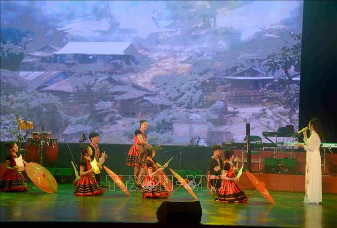 Tiết mục biểu diễn tại Liên hoan. Ảnh: Hoài Thu – TTXVN. Liên hoan Âm nhạc toàn quốc đợt 1 năm 2022: Quảng bá những tác phẩm, công trình âm nhạc mới ảnh 5