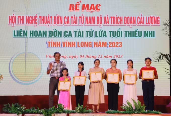 Vĩnh Long: Định hướng phát triển hoạt động Đờn ca tài tử, cải lương cho thế hệ trẻ ảnh 2