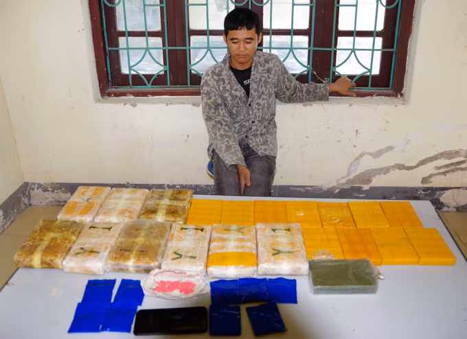 Bắt giữ đối tượng vận chuyển số lượng lớn heroin và ma túy tổng hợp ảnh 1