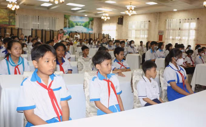 Trao học bổng Vừ A Dính tặng học sinh khó khăn tại Bạc Liêu ảnh 3