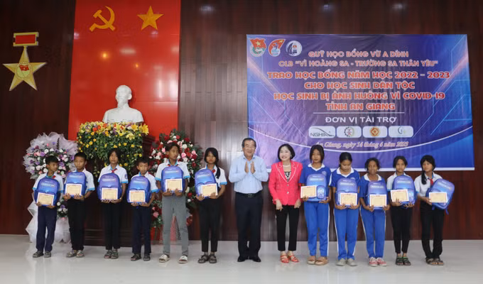 Tiếp sức cho học sinh dân tộc thiểu số vùng biên giới An Giang ảnh 2