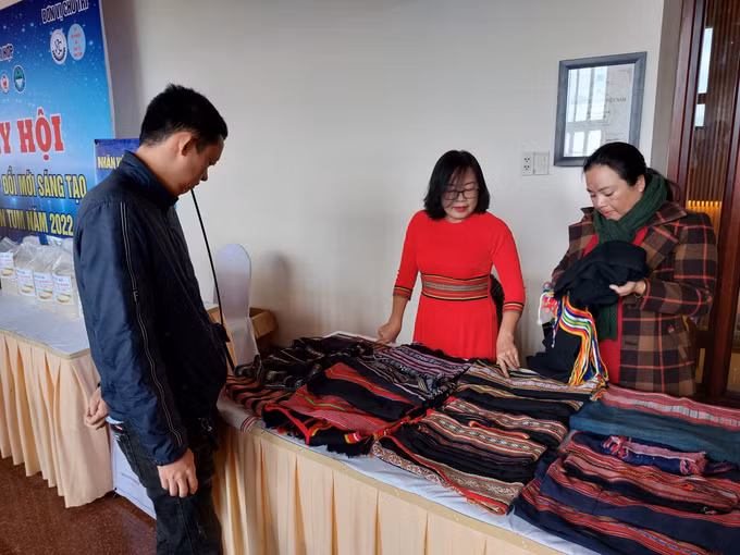 Bảo hộ thành công nhãn hiệu Dệt thổ cẩm Kon Tum và Gạo thơm Đăk Hà&nbsp; ảnh 3