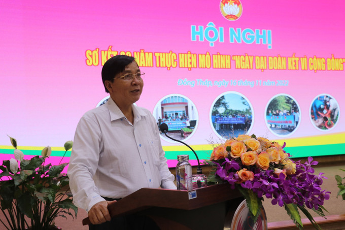 Chủ tịch Ủy ban MTTQ Việt Nam tỉnh Đồng Tháp Lê Thành Công phát biểu tại Hội nghị sơ kết 2 năm thực hiện mô hình “Ngày đại đoàn kết vì cộng đồng”. Ảnh: Nguyễn Văn Trí – TTXVN Đồng Tháp: Nhiều mô hình hay vì cộng đồng góp phần xây dựng nông thôn mới ảnh 2