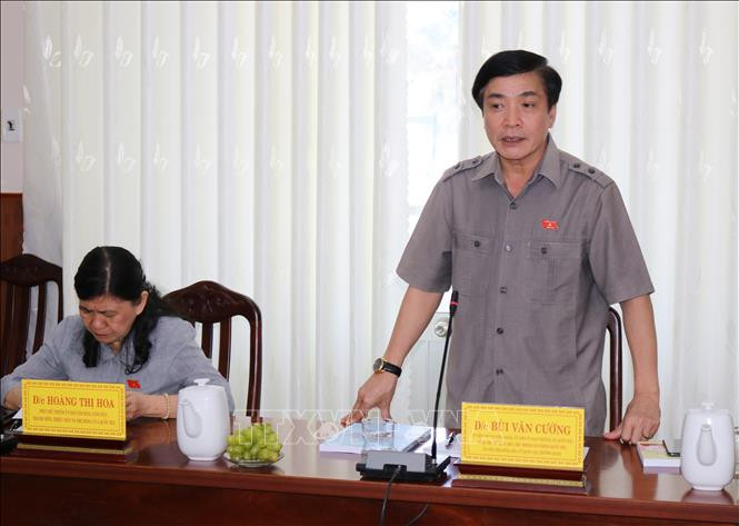 Ông Bùi Văn Cường phát biểu tại buổi kiểm tra, giám sát. Ảnh: Nguyễn Thành – TTXVN Kiểm tra công tác chuẩn bị cho bầu cử ở Ninh Thuận ảnh 3