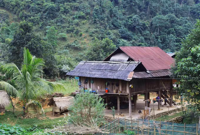 Gìn giữ những nhà sàn Thái cổ giữa đại ngàn ảnh 3