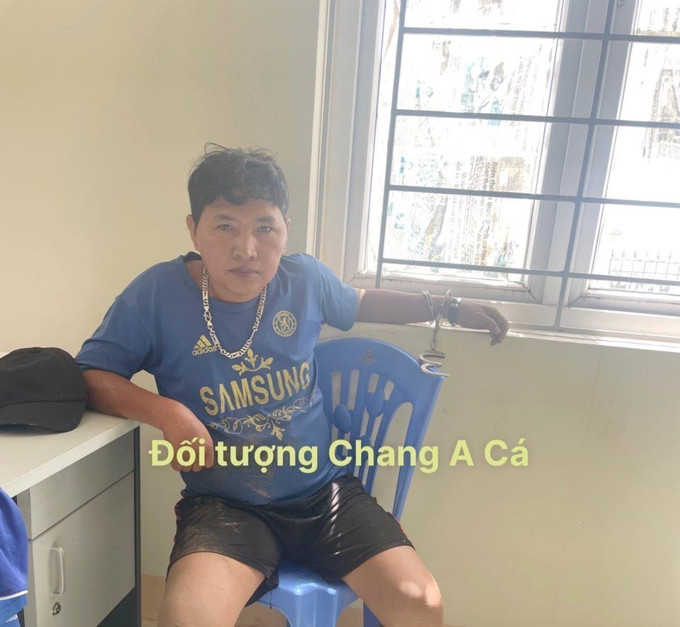 Đối tượng Chang A Cá tại cơ quan điều tra. Ảnh: TTXVN phát Lai Châu: Bắt giữ đối tượng mua bán trái phép 1kg thuốc phiện ảnh 2