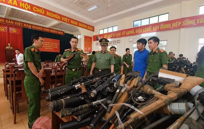 Đắk Lắk vận động toàn dân giao nộp vũ khí, vật liệu nổ, công cụ hỗ trợ ảnh 1