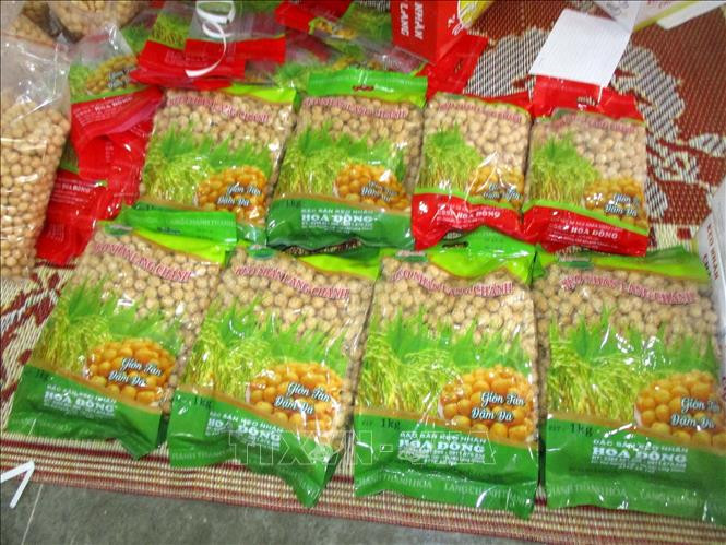 Kẹo nhãn Lang Chánh được bán với giá 100.000 đồng/túi. Ảnh: Nguyễn Nam-TTXVN Làng nghề truyền thống kẹo nhãn Lang Chánh tăng sản xuất cho Tết ảnh 4