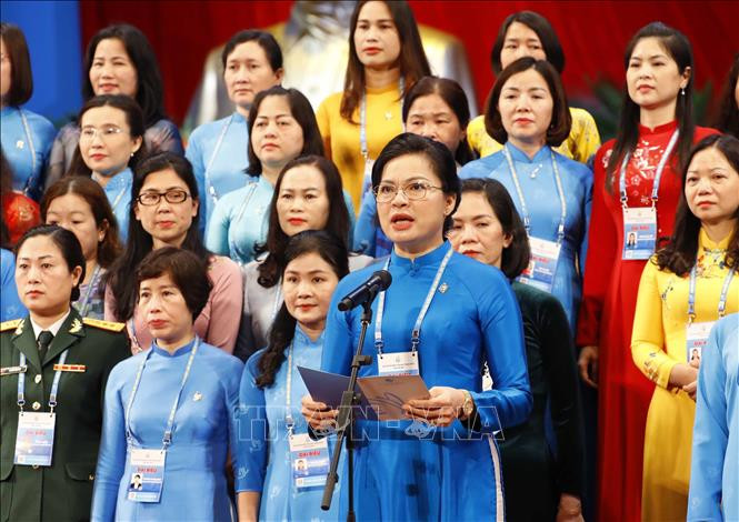 Bà Hà Thị Nga, Uỷ viên Trung ương Đảng, Chủ tịch Hội Liên hiệp Phụ nữ Việt Nam khoá XIII phát biểu nhận nhiệm vụ. Ảnh: Phương Hoa - TTXVN Chủ tịch Hội Liên hiệp Phụ nữ Việt Nam Hà Thị Nga: Nhanh chóng triển khai các mục tiêu của Đại hội về cơ sở ảnh 2