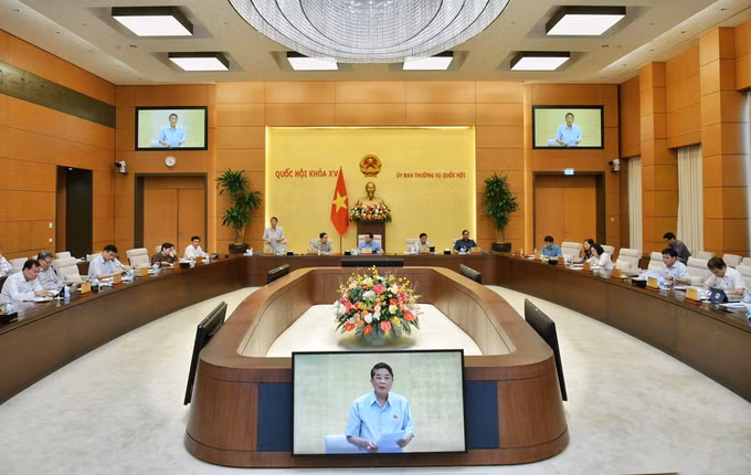 Ủy ban Thường vụ Quốc hội cho ý kiến về giao danh mục, vốn dự án thuộc Chương trình phục hổi, phát triển kinh tế- xã hội ảnh 2