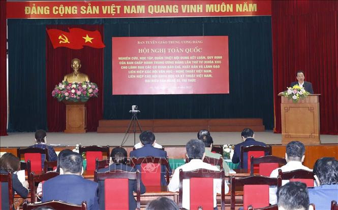 Quang cảnh hội nghị. Ảnh: Phương Hoa - TTXVN Vận dụng Nghị quyết Trung ương 4 (khóa XIII) trong hoạt động của đội ngũ báo chí, xuất bản, trí thức, văn nghệ sỹ ảnh 1