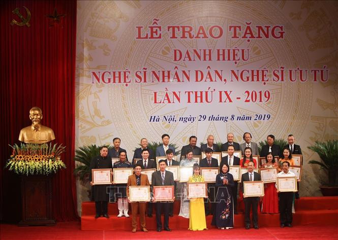 Lễ trao tặng danh hiệu vinh dự Nhà nước, Nghệ sỹ Nhân dân, Nghệ sỹ Ưu tú lần thứ IX năm 2019. Ảnh: Thanh Tùng - TTXVN Lấy ý kiến đề nghị xét tặng danh hiệu "Nghệ sỹ Nhân dân", "Nghệ sỹ Ưu tú" lần thứ 10 ảnh 1
