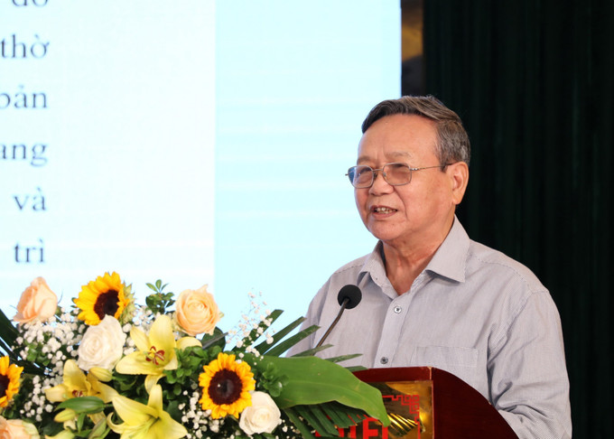 GS.TS. Đinh Khắc Thuân, Viện Nghiên cứu Hán Nôm, phát biểu tại Hội thảo. Ảnh: Đức Phương - TTXVN Bảo tồn và phát huy giá trị di sản Cố đô Hoa Lư ảnh 4