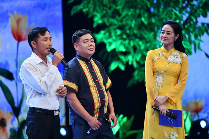 Những nhà giáo, khách mời đặc biệt với những chia sẻ tâm huyết về nghề cũng như sự cống hiến của các thầy cô trong sự nghiệp trồng người tham dự chương trình. Ảnh: TTXVN Phó Thủ tướng Trần Hồng Hà: Giáo dục là nơi xác lập những giá trị căn cốt cho mỗi người ảnh 2