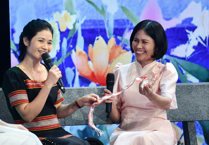 Với chủ đề “Tôi chọn nghề giáo”, thông qua những hình ảnh, câu chuyện xúc động, về những thầy cô hết lòng vì học trò thân yêu, Chương trình như một lời cảm ơn gửi tới các thế hệ nhà giáo trong cả nước. Ảnh: TTXVN phát Phó Thủ tướng Trần Hồng Hà: Giáo dục là nơi xác lập những giá trị căn cốt cho mỗi người ảnh 3