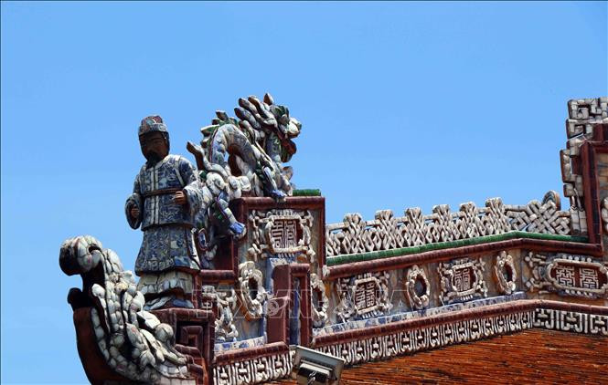 Nghệ thuật trang trí bằng sành sứ tinh xảo ở công trình Thái Bình Lâu. Ảnh: Đỗ Trưởng - TTXVN Độc đáo nghệ thuật khảm sành sứ ở Thái Bình Lâu trong Tử Cấm Thành ảnh 6