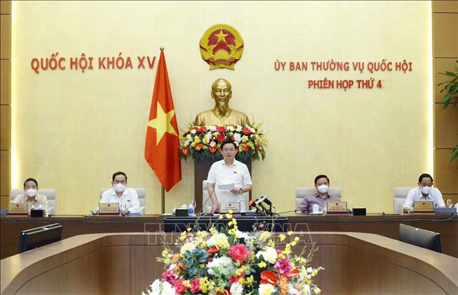 Chủ tịch Quốc hội Vương Đình Huệ phát biểu bế mạc. Ảnh: Doãn Tấn – TTXVN Bế mạc Phiên họp thứ 4 của Ủy ban Thường vụ Quốc hội ảnh 1
