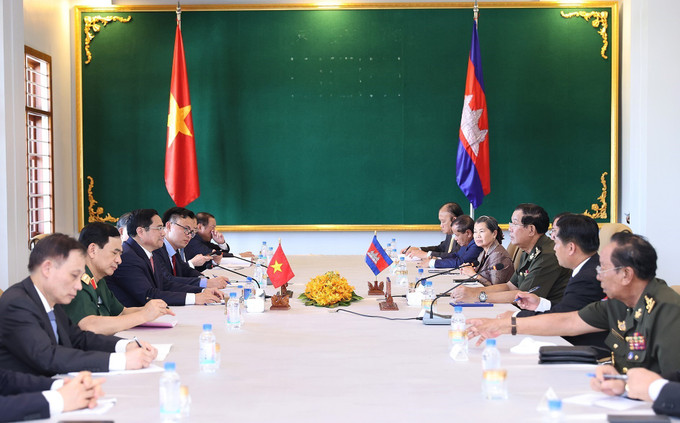 Thủ tướng Phạm Minh Chính hội kiến Thủ tướng Campuchia Samdech Techo Hun Sen. Ảnh: Dương Giang-TTXVN Thủ tướng Phạm Minh Chính và Thủ tướng Hun Sen: Làm sâu sắc hơn nữa mối quan hệ đoàn kết hữu nghị truyền thống quý báu giữa hai dân tộc ảnh 1