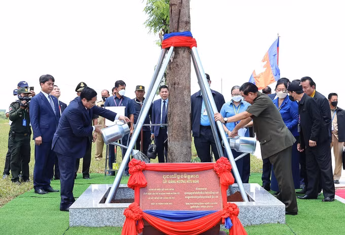 Thủ tướng Phạm Minh Chính và Thủ tướng Hun Sen: Làm sâu sắc hơn nữa mối quan hệ đoàn kết hữu nghị truyền thống quý báu giữa hai dân tộc ảnh 4