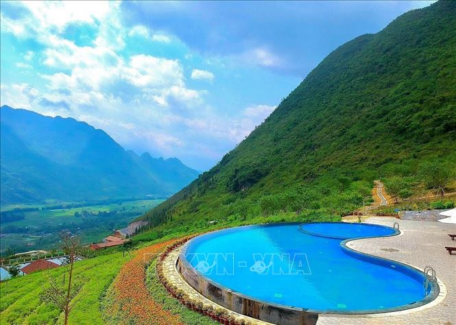 Bể bơi “vô cực” trong khu nghĩ dưỡng. Ảnh: Nguyễn Chiến-TTXVN Khu nghỉ dưỡng với các ngôi nhà hình Quẩy Tấu xác lập kỷ lục Việt Nam ảnh 6