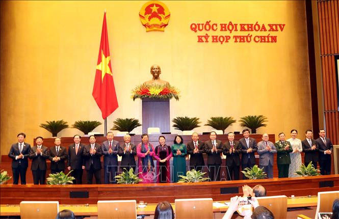 Hội đồng bầu cử quốc gia ra mắt Quốc hội. Ảnh: TTXVN Kỳ họp thứ 9, Quốc hội khóa XIV: Cần thiết ban hành Chương trình phát triển kinh tế- xã hội riêng đối với vùng đồng bào dân tộc thiểu số và miền núi ảnh 1
