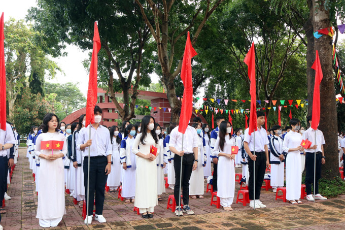 Học sinh trên địa bàn tỉnh Kon Tum tham gia Lễ Khai giảng năm học mới 2022-2023. Ảnh: Khoa Chương - TTXVN Năm học 2022-2023: Lễ khai giảng vui tươi gắn với an toàn phòng, chống dịch COVID-19 ảnh 2