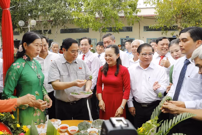 Thủ tướng Phạm Minh Chính dự Ngày hội Đại đoàn kết toàn dân tộc tại xã Nhơn Ái ảnh 4