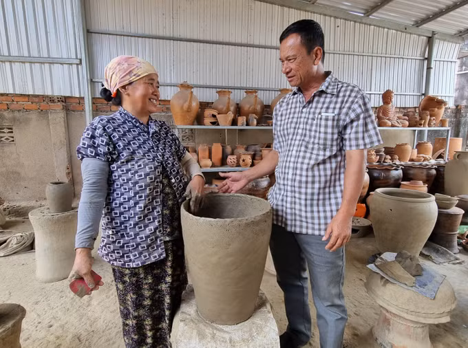 Phát huy vai trò của người có uy tín trong cộng đồng ảnh 1