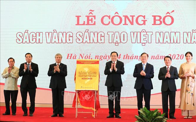 Nghi lễ công bố Sách vàng Sáng tạo Việt Nam năm 2020. Ảnh: Thành Đạt - TTXVN Công bố Sách vàng Sáng tạo Việt Nam năm 2020 ảnh 1