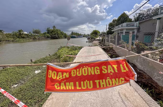 Cần Thơ xuất hiện nhiều điểm sạt lở bờ sông nghiêm trọng ảnh 1