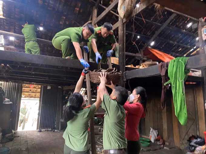 Cao Bằng: Gió lốc, mưa lớn làm tốc mái gần 350 ngôi nhà ảnh 2