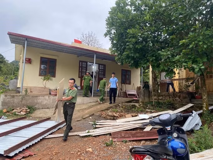 Cao Bằng: Gió lốc, mưa lớn làm tốc mái gần 350 ngôi nhà ảnh 3