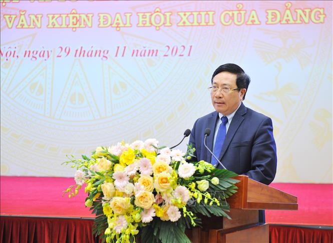 Đồng chí Phạm Bình Minh, Ủy viên Bộ Chính trị, Phó Thủ tướng Thường trực Chính phủ phát biểu tại buổi hội thảo. Ảnh: Minh Đức – TTXVN Định hướng xây dựng, hoàn thiện hệ thống pháp luật theo tinh thần Văn kiện Đại hội XIII của Đảng ảnh 1