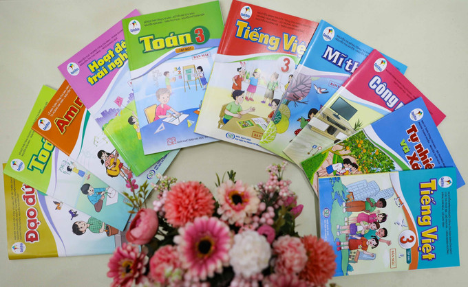 Bộ Giáo dục và Đào tạo yêu cầu đảm bảo cung ứng sách giáo khoa đầy đủ, kịp thời trước thềm năm học mới . Ảnh: Thanh Tùng - TTXVN Đảm bảo cung ứng sách giáo khoa đầy đủ, kịp thời trước thềm năm học mới ảnh 1