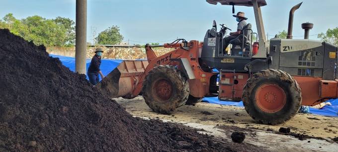 Với quy trình chăn nuôi tuần hoàn, trang trại nuôi lợn của Công ty TNHH Trang Linh, huyện Xuyên Mộc (Bà Rịa - Vũng Tàu) giải được bài toán về chất thải sau chăn nuôi, có thêm nguồn thu nhập. Ảnh: Hoàng Nhị -TTXVN Phát triển kinh tế tuần hoàn trong nông nghiệp ở Bà Rịa-Vũng Tàu: Lợi đơn lợi kép ảnh 1