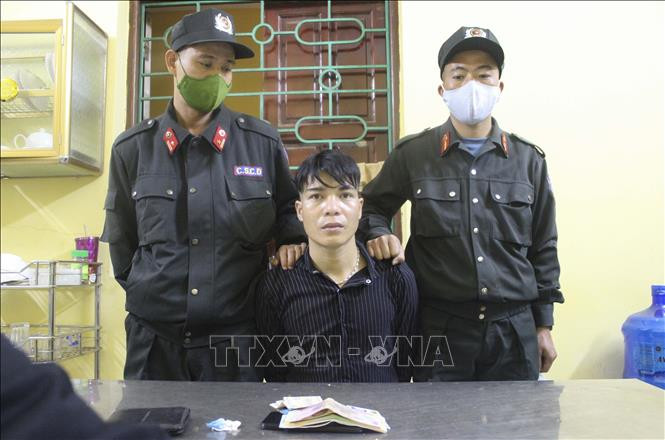 Đối tượng Lường Văn Luyến tại cơ quan Công an. Ảnh: TTXVN phát Bắt 2 đối tượng Lò Văn Thoản và Lường Văn Luyến mua bán, vận chuyển trái phép ma túy ảnh 2