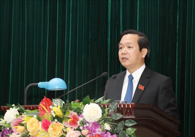 Ông Phạm Quang Ngọc, tân Chủ tịch UBND tỉnh Ninh Bình phát biểu tại kỳ họp. Ảnh: Đức Phương - TTXVN Ông Phạm Quang Ngọc được bầu giữ chức Chủ tịch UBND tỉnh Ninh Bình ảnh 1