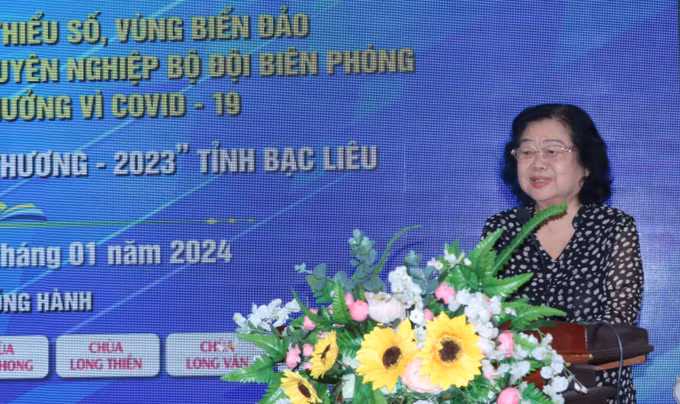 Trao học bổng Vừ A Dính cho học sinh dân tộc thiểu số, vùng biển, đảo tỉnh Bạc Liêu ảnh 1