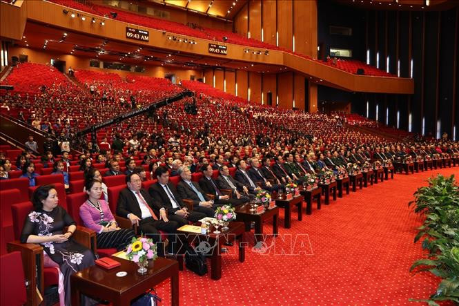 Tổng Bí thư, Chủ tịch nước Nguyễn Phú Trọng cùng các đồng chí lãnh đạo, nguyên lãnh đạo Đảng và Nhà nước tham dự buổi lễ. Ảnh: Trí Dũng - TTXVN Kỷ niệm trọng thể 90 năm Ngày thành lập Mặt trận Dân tộc Thống nhất Việt Nam - Ngày truyền thống Mặt trận Tổ quốc Việt Nam ảnh 1