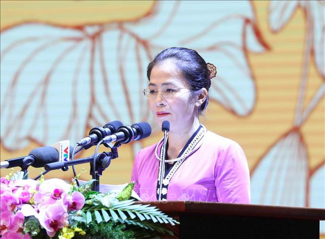 Bà Võ Thị Minh Sinh, Chủ tịch Ủy ban Mặt trận Tổ quốc Việt Nam tỉnh Nghệ An phát biểu tại Lễ kỷ niệm. Ảnh: Phương Hoa - TTXVN Kỷ niệm trọng thể 90 năm Ngày thành lập Mặt trận Dân tộc Thống nhất Việt Nam - Ngày truyền thống Mặt trận Tổ quốc Việt Nam ảnh 7