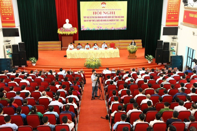 Quang cảnh buổi tiếp xúc cử tri. Ảnh: Vũ Hà- TTXVN Thường trực Ban Bí thư Trương Thị Mai: Quan tâm hơn nữa đến đội ngũ người uy tín trong đồng bào dân tộc thiểu số ảnh 1
