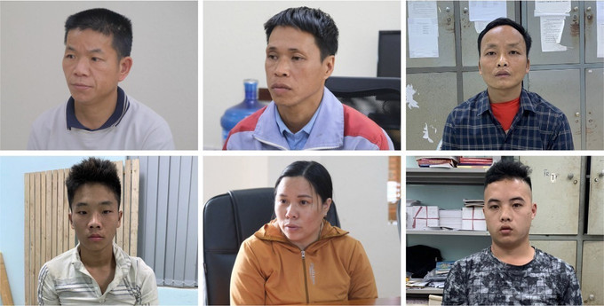 6 đối tượng từ trái qua phải, từ trên xuống dưới: Hoàng Văn Bưu, La Văn Chung, Đào Văn Hồng, Đào Văn Đức, Hoàng Thị Quỳnh, Thào A Ké tại cơ quan Công an tỉnh Cao Bằng. Ảnh: TTXVN phát Cao Bằng: Bắt 6 đối tượng, thu giữ 24 bánh heroin ảnh 4
