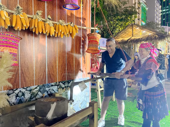 Khai mạc Tuần lễ Văn hóa - Du lịch Điện Biên và các tỉnh Tây Bắc tại Thành phố Hồ Chí Minh ảnh 3