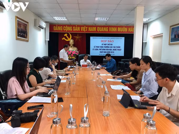 Trao tặng thưởng cho 15 tác phẩm lý luận, phê bình văn học, nghệ thuật xuất bản năm 2019 ảnh 1