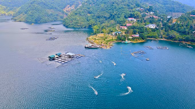 Đánh thức tiềm năng du lịch bản Bích Trụ vùng lòng hồ sông Đà ảnh 1