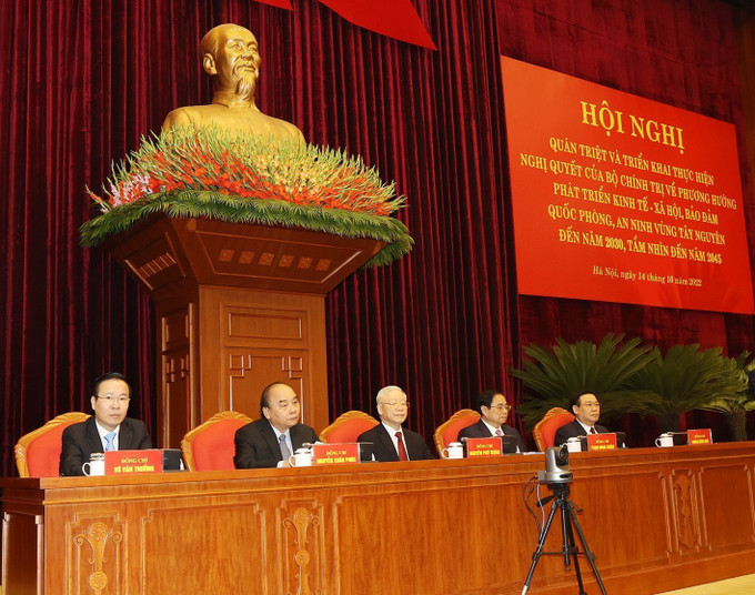 Tổng Bí thư Nguyễn Phú Trọng, Chủ tịch nước Nguyễn Xuân Phúc, Thủ tướng Chính phủ Phạm Minh Chính, Chủ tịch Quốc hội Vương Đình Huệ và Thường trực Ban Bí thư Võ Văn Thưởng chủ trì hội nghị. Ảnh: Trí Dũng –TTXVN Tổng Bí thư Nguyễn Phú Trọng: Phát triển kinh tế vùng Tây Nguyên nhanh, bền vững hơn ảnh 2