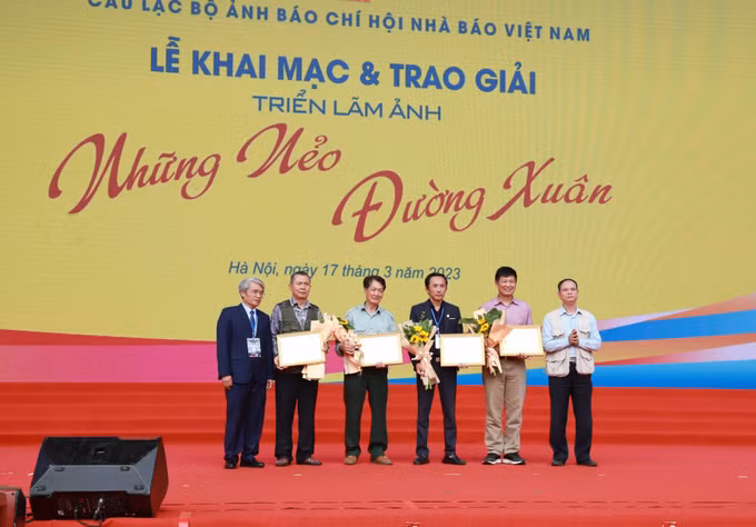 Trao giải và khai mạc Triển lãm ảnh báo chí "Những nẻo đường Xuân" ảnh 4