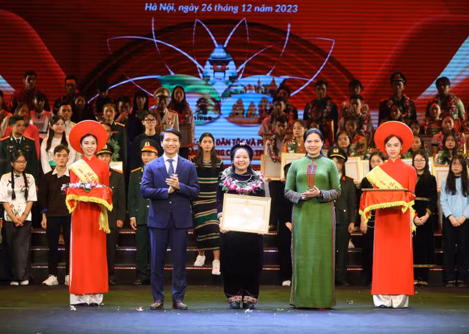 Tuyên dương 143 học sinh, sinh viên, thanh niên dân tộc thiểu số xuất sắc, tiêu biểu ảnh 5
