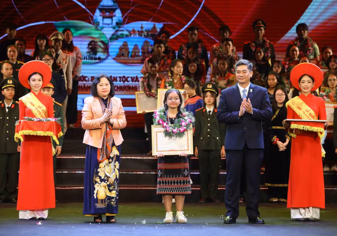 Tuyên dương 143 học sinh, sinh viên, thanh niên dân tộc thiểu số xuất sắc, tiêu biểu ảnh 6